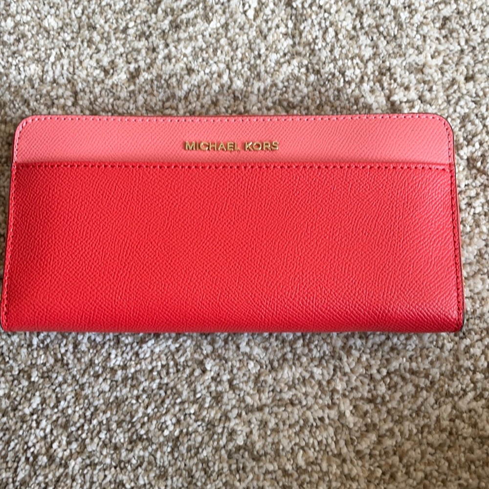 Michael Kors wallet in Pink
